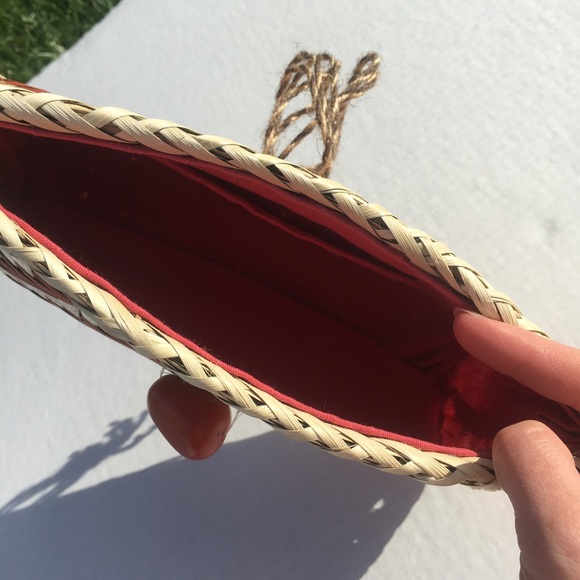 Rattan Woven straw clutch with stone clasp - Picture 7 of 8